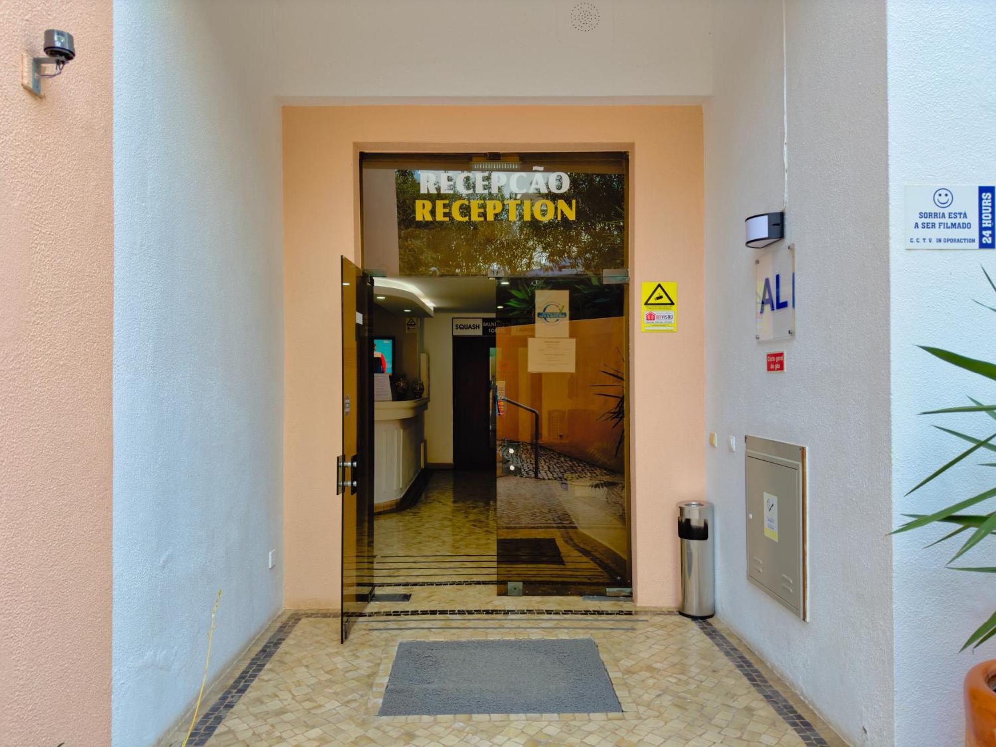 Squash Club Apartamentos Portimao Bagian luar foto